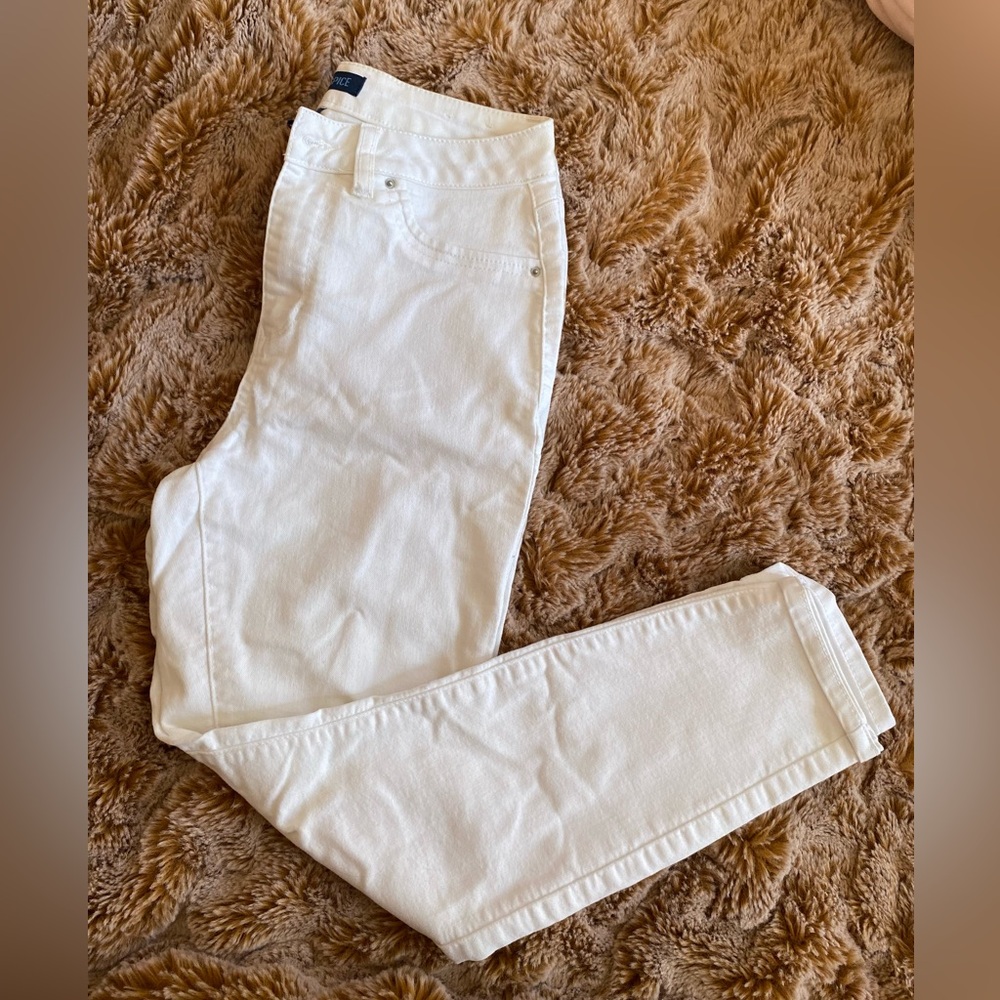 Like new Blue Spice skinny white jeans